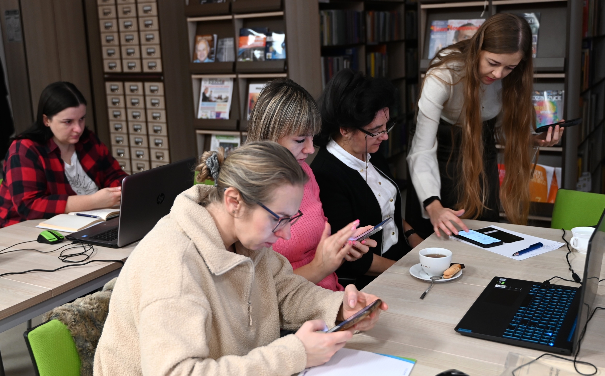 Nowoczesny Marketing i Innowacje Technologiczne w Bibliotece: Rewolucja Wiedzy w Zachodniopomorskich Bibliotekach!