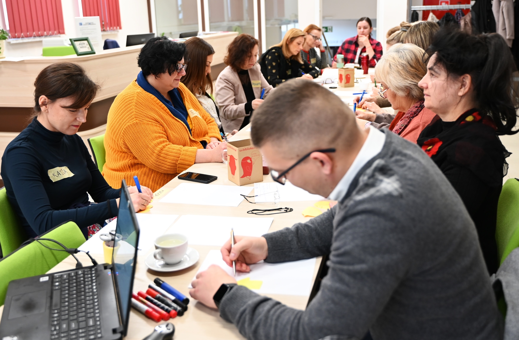 Nowoczesny Marketing i Innowacje Technologiczne w Bibliotece: Rewolucja Wiedzy w Zachodniopomorskich Bibliotekach!