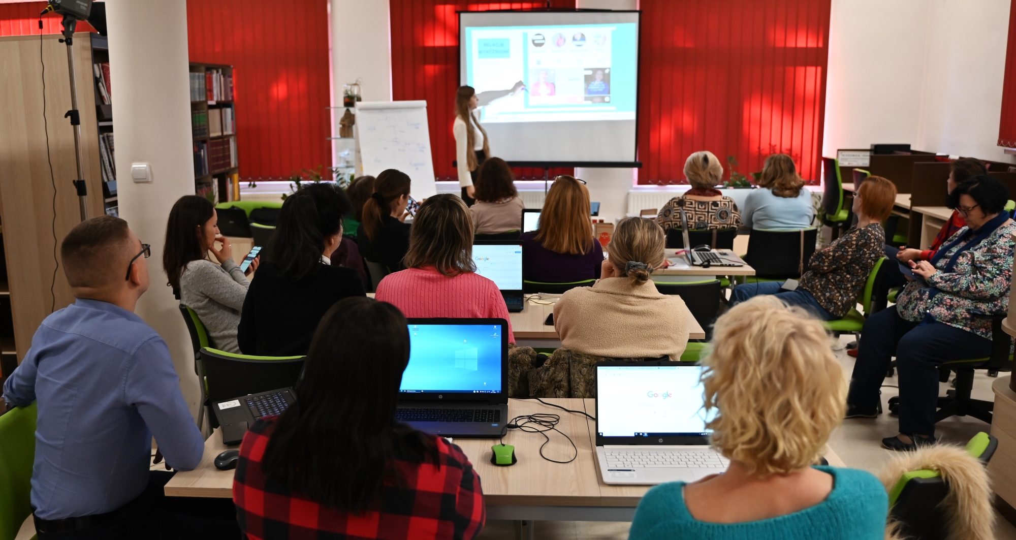 Nowoczesny Marketing i Innowacje Technologiczne w Bibliotece: Rewolucja Wiedzy w Zachodniopomorskich Bibliotekach!